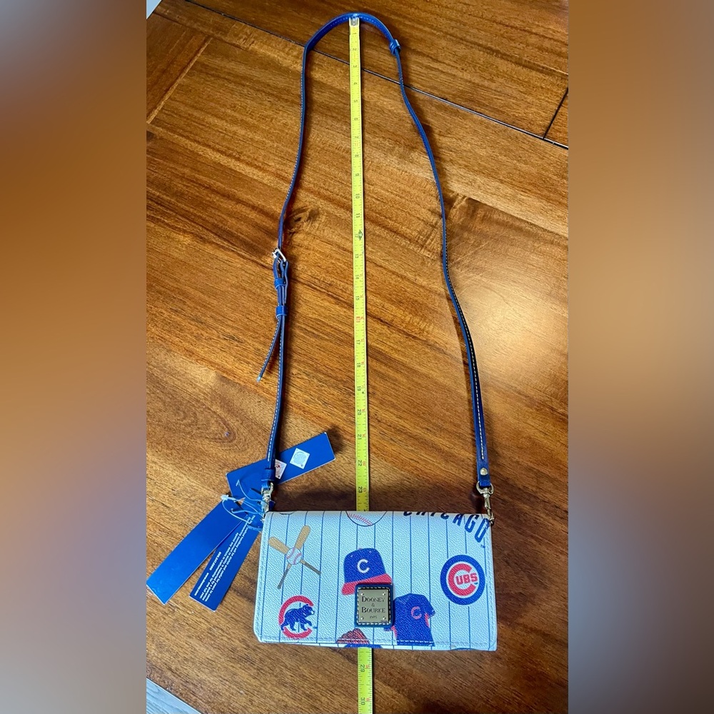 Chicago Cubs Dooney & Bourke MLB Crossbody Clutch White & Blue NWT - Picture 2 of 13